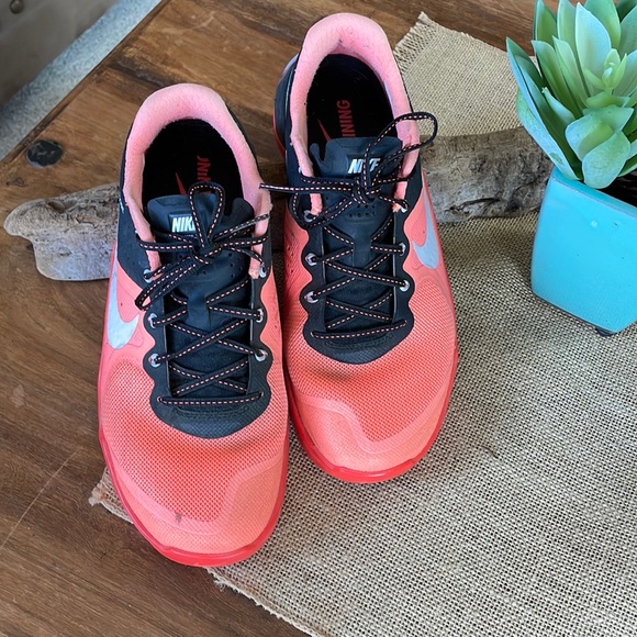 Nike - Picture 1 of 5